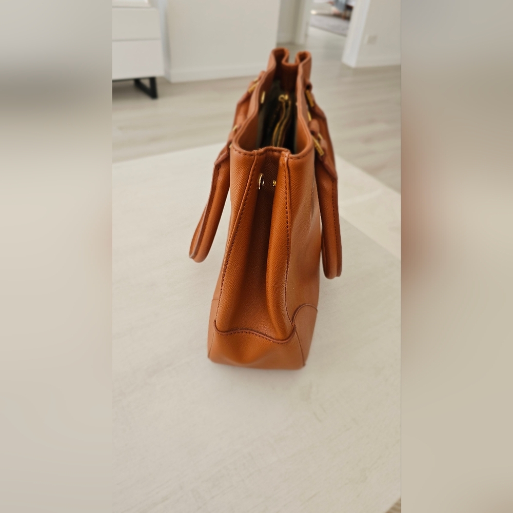 Tory Burch Cognac Leather Tote with Gold Logo - Picture 4 of 8